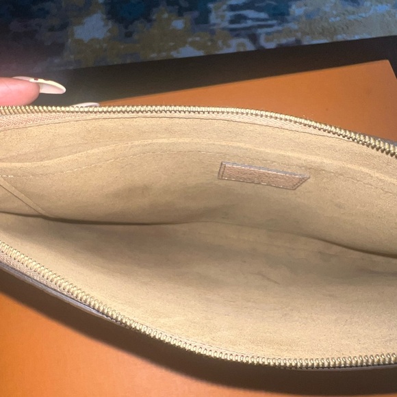 Authentic Louis Vuitton Daily Pouch - Picture 4 of 9